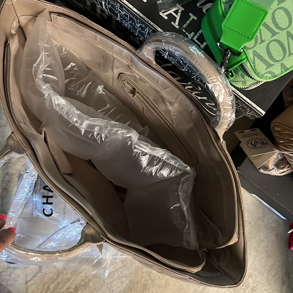 Gilda Paris Quilted Large Tote Bag Taupe with Chain Strap - Picture 3 of 3